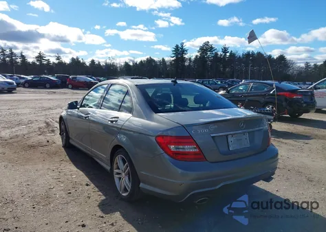 2014 Mercedes-Benz C 300 Sport 4Matic из США, поврежденный, VIN WDDGF8AB0ER321220